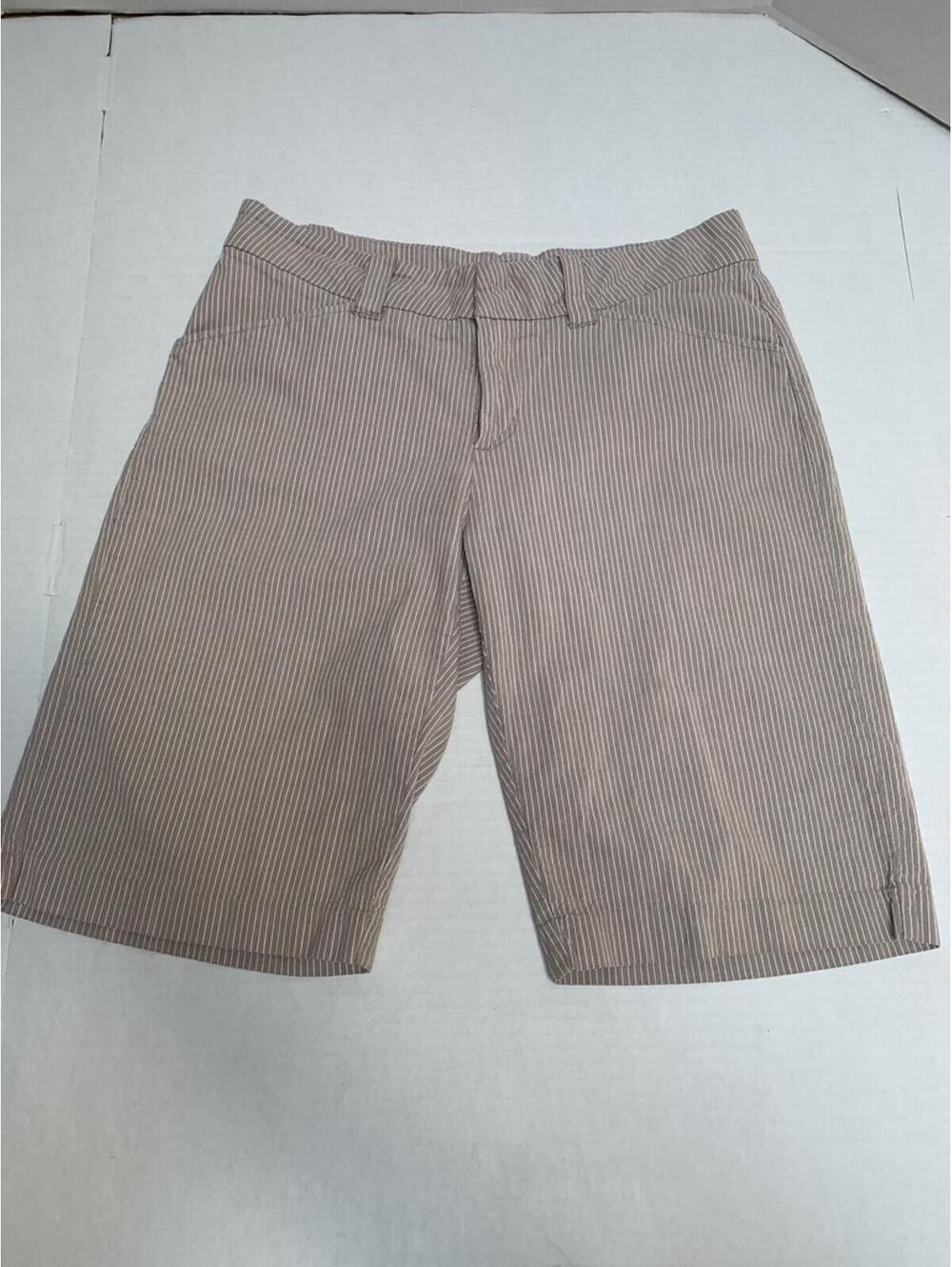 Lee Beige White Pinstripe Shorts Women Size 7-8 Petite
